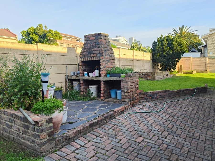 3 Bedroom Property for Sale in Wavecrest Eastern Cape